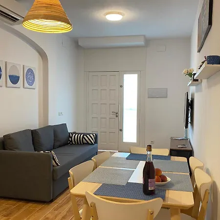 Apartment Sant Lluis Center, 2 Min Walk From The Sea Lloret de Mar