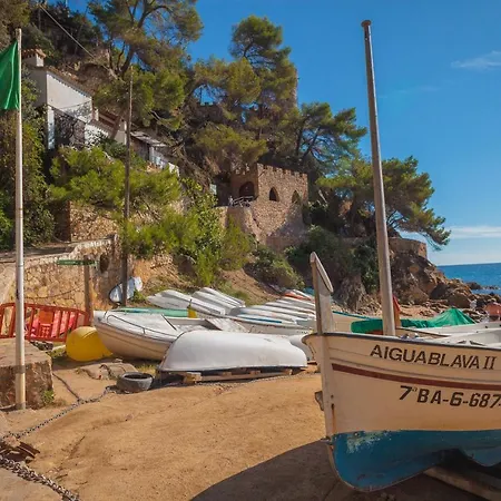 Apartment Sant Lluis Center, 2 Min Walk From The Sea